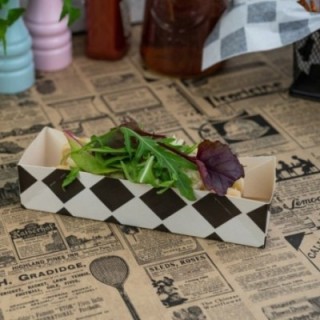 Rynienka hot-dog, kratka czarna, rozmiar 200x65x45mm, cena za opakowanie 100 sztuk